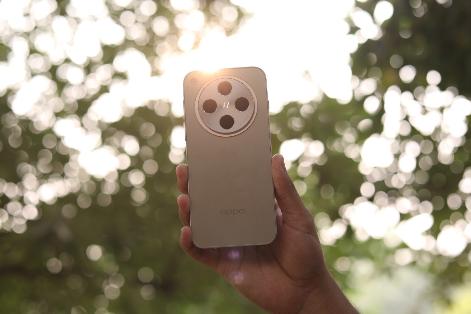 Image of the Back Design of the OPPO Find X8