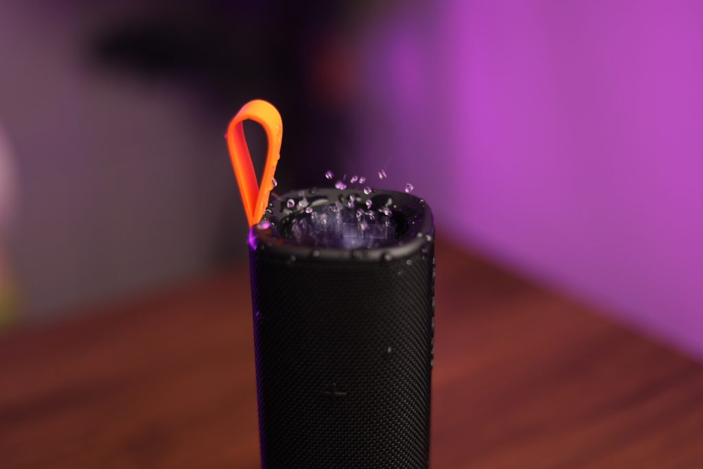 Image of water on the Xiaomi outdoor speaker